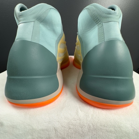 Yeezy Quantum ‘Hi-Res Coral’ | Size 11M | VNDS - Picture 8 of 16